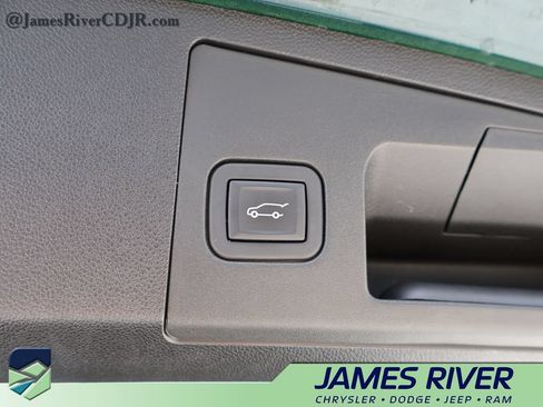 Used 2024 Cadillac XT4 Sport FWD image 15