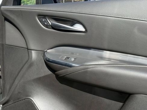 Used 2025 Cadillac XT4 Premium Luxury FWD image 28