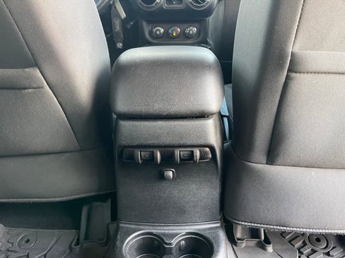 Used 2017 Jeep Wrangler Unlimited Sport w/ Quick Order Package 24S AWD/4WD image 26