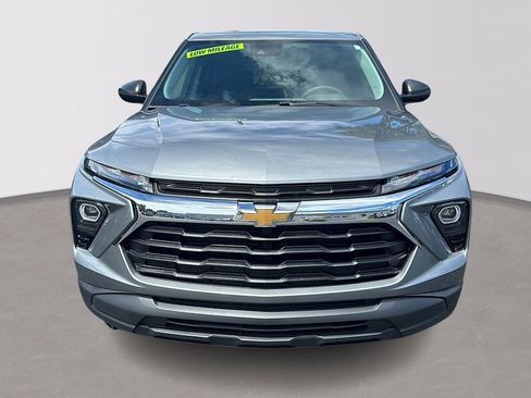 Used 2024 Chevrolet TrailBlazer LS w/ LS Convenience Package FWD image 3