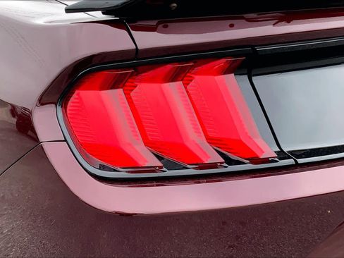 Used 2018 Ford Mustang GT Premium image 22