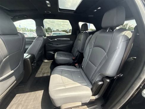 Used 2023 Buick Enclave Essence image 19