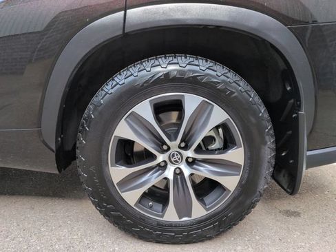 Used 2022 Toyota Highlander XLE AWD/4WD image 30