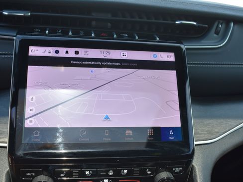 Used 2025 Jeep Grand Cherokee L Limited w/ Luxury Tech Group II image 19