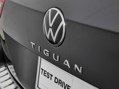 Certified 2023 Volkswagen Tiguan SE R-Line FWD image 39
