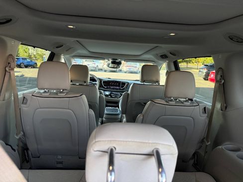 Used 2021 Chrysler Pacifica Limited w/ Premium & Safety Sphere Group AWD/4WD image 25