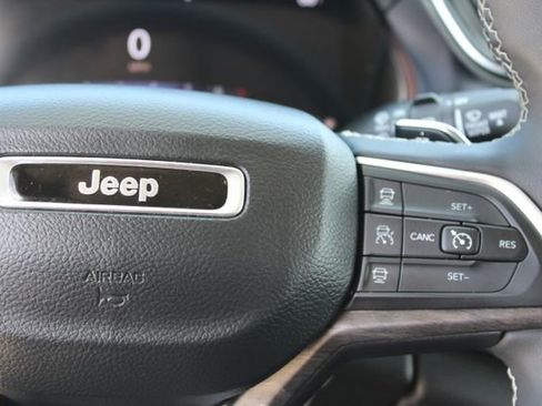 Used 2023 Jeep Grand Cherokee L Limited image 22