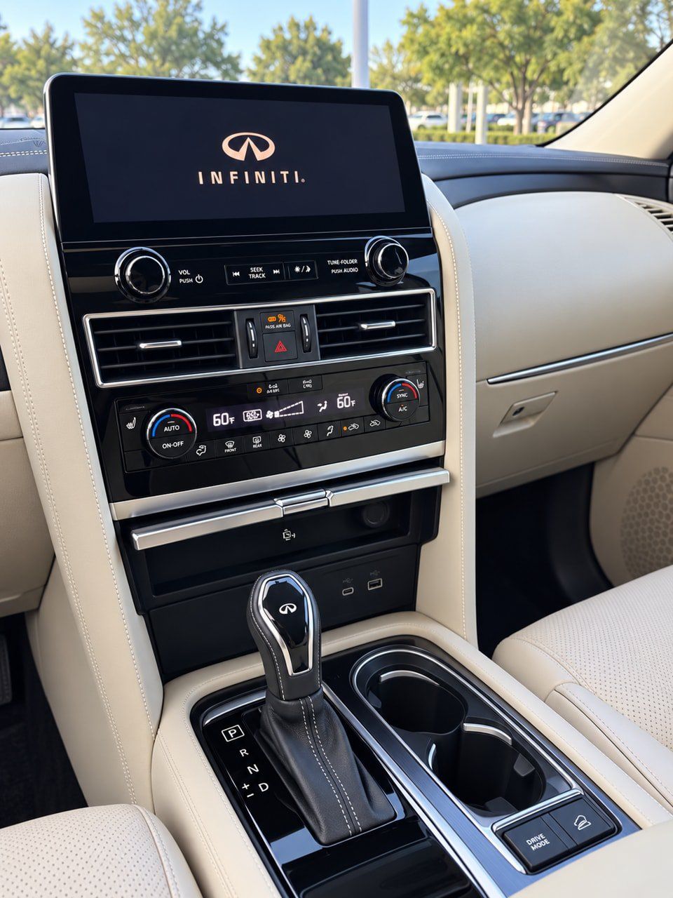 Used 2022 INFINITI QX80 Luxe w/ All-Season Package RWD image 12