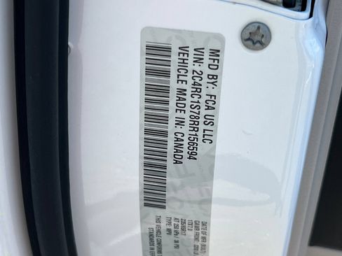 Used 2024 Chrysler Pacifica Limited FWD image 37