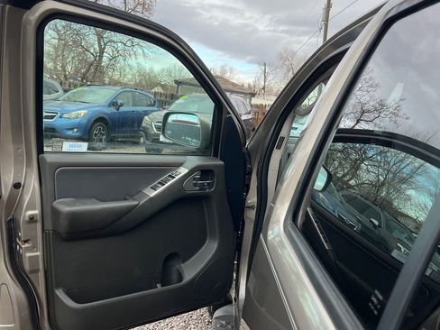 Used 2005 Nissan Pathfinder SE w/ (S01) Side Air Bags Pkg image 10