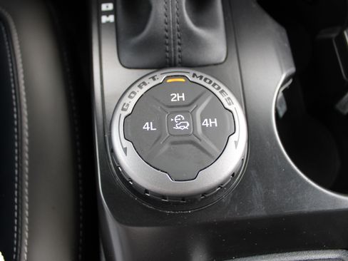Used 2025 Ford Bronco Outer Banks AWD/4WD image 22