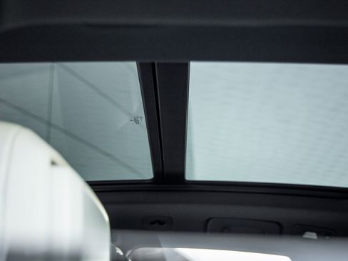 New 2026 Porsche Macan image 25