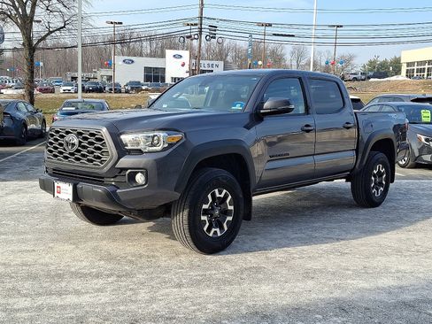 Certified 2021 Toyota Tacoma TRD Off-Road image 3