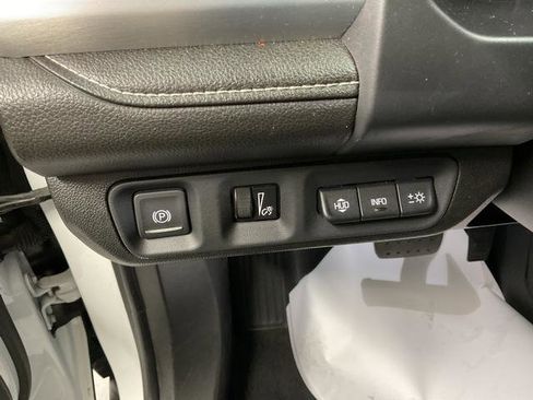 Used 2020 GMC Acadia SLT w/ Driver Alert Package II image 12