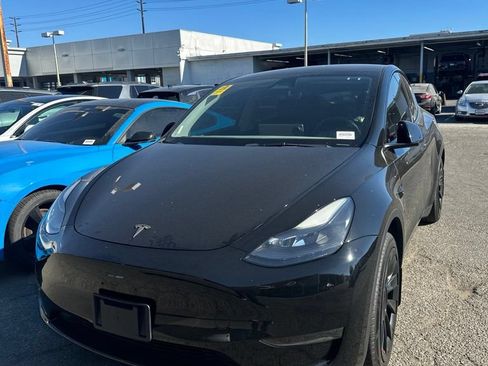 Used 2023 Tesla Model Y Long Range AWD/4WD image 1