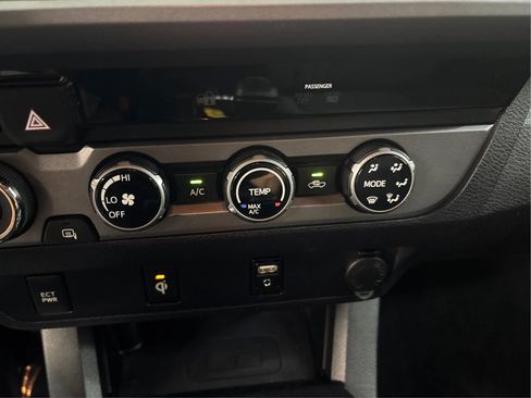 Used 2016 Toyota Tacoma TRD Off-Road w/ Towing Package AWD/4WD image 38