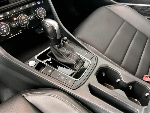 Used 2021 Volkswagen Jetta SE w/ SE Cold Weather Package image 15