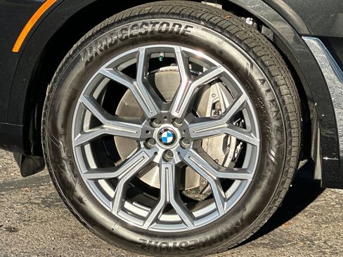 Used 2025 BMW X7 xDrive40i w/ Parking Assistance Package image 36