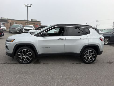 Used 2025 Jeep Compass Limited AWD/4WD image 10