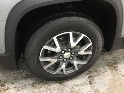 Used 2023 GMC Acadia SLE w/ Driver Convenience Package image 4