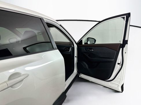 Used 2023 Nissan Rogue SV FWD image 30