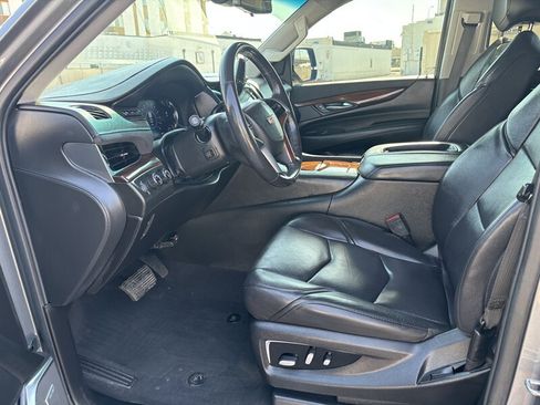 Used 2020 Cadillac Escalade Premium Luxury AWD/4WD image 12