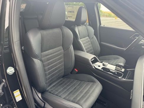 New 2025 Mitsubishi Outlander SE image 12