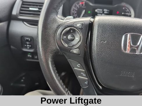 Used 2018 Honda Pilot Touring image 9