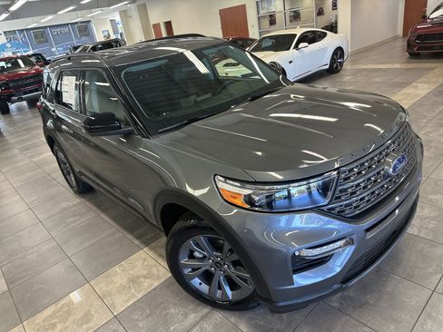 Certified 2022 Ford Explorer XLT w/ Equipment Group 202A image 12