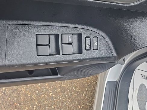 Used 2012 Toyota Highlander SE w/ Tow Pkg image 12