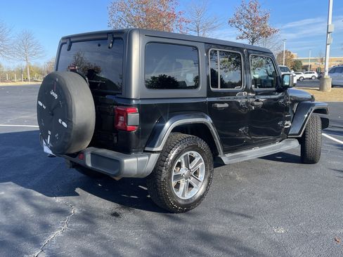 Used 2018 Jeep Wrangler Unlimited Sahara image 9