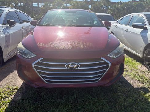 Used 2017 Hyundai Elantra SE FWD image 2