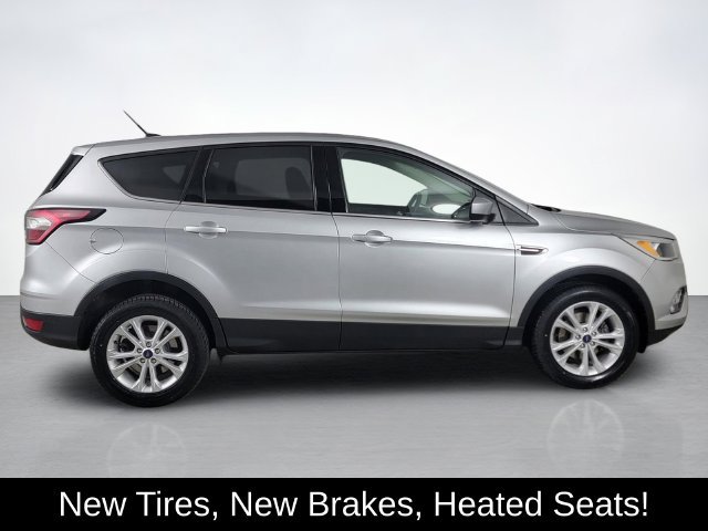 Used 2017 Ford Escape SE w/ SE Cold Weather Package FWD image 2