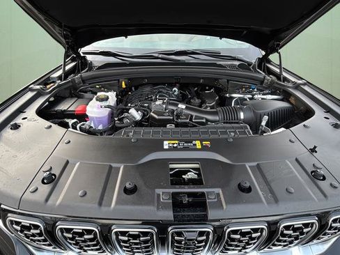 New 2025 Jeep Grand Cherokee Summit image 12