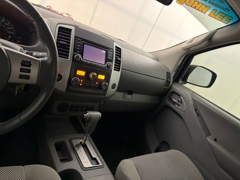 Used 2018 Nissan Frontier SV w/ Value Truck Package RWD image 18