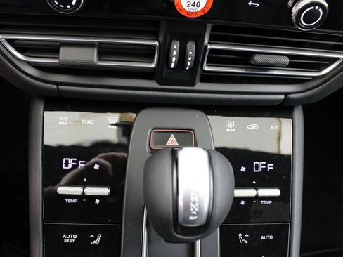 New 2026 Porsche Macan image 37