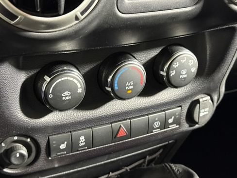 Used 2016 Jeep Wrangler Unlimited Rubicon w/ Connectivity Group AWD/4WD image 35