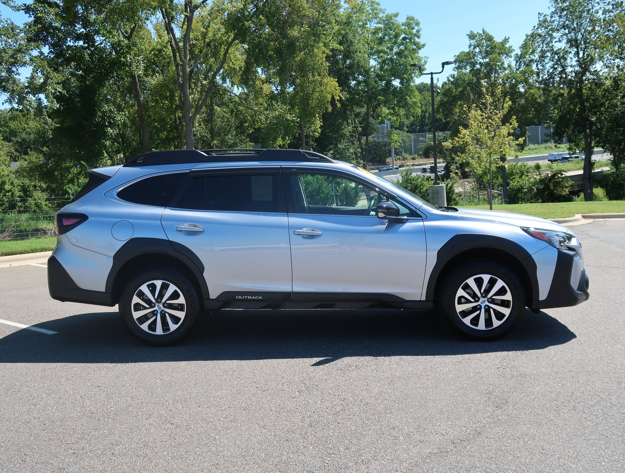 Used 2024 Subaru Outback Premium AWD/4WD image 9