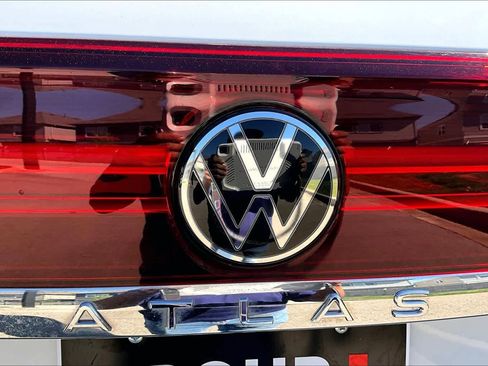 Used 2024 Volkswagen Atlas Cross Sport SE w/ Panoramic Sunroof Package image 31