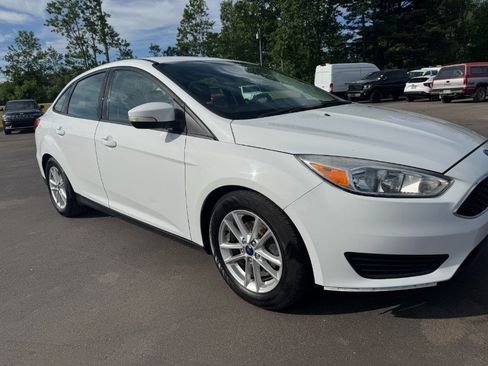 Used 2016 Ford Focus SE FWD image 12