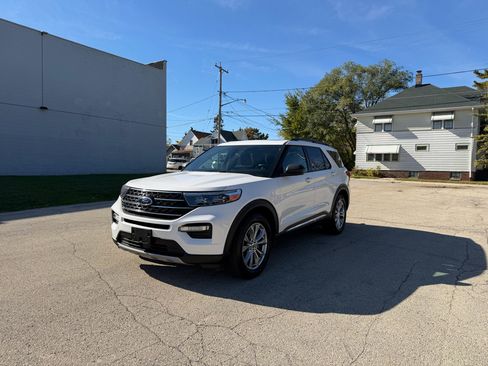 Used 2020 Ford Explorer XLT w/ Equipment Group 202A image 3
