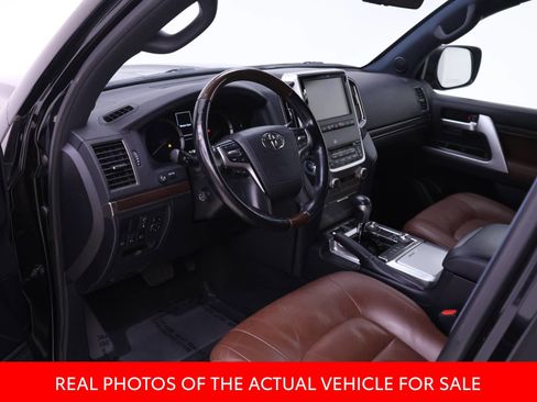 Certified 2019 Toyota Land Cruiser w/ Four Season Floor Mat Package AWD/4WD image 3