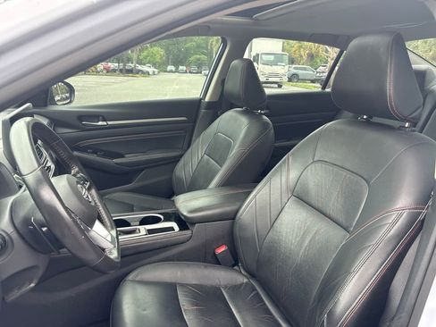Certified 2023 Nissan Altima 2.5 SR w/ SR Premium Package FWD image 7
