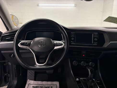 Used 2022 Volkswagen Jetta SE image 8