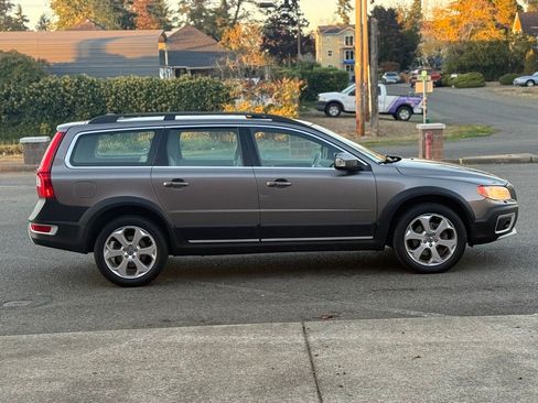 Used 2011 Volvo XC70 T6 AWD/4WD image 7