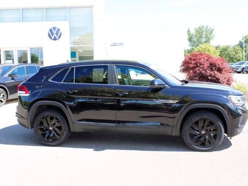 Used 2023 Volkswagen Atlas Cross Sport SE w/ Panoramic Sunroof Package AWD/4WD image 2