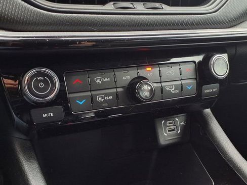 Used 2022 Jeep Compass Trailhawk w/ Trailhawk Convenience Group AWD/4WD image 11