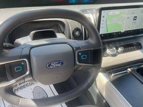 Used 2025 Ford Expedition Max Active AWD/4WD image 17
