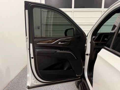 Used 2023 Cadillac Escalade Premium Luxury AWD/4WD image 20