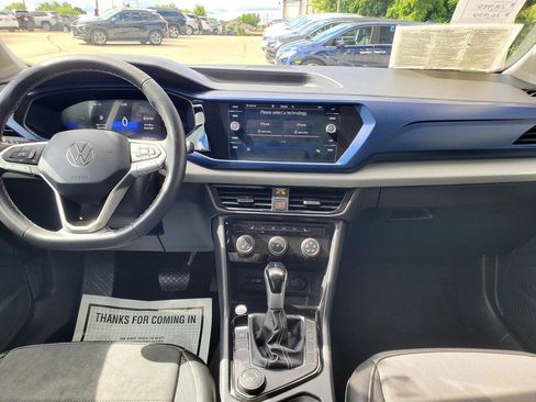 Used 2023 Volkswagen Taos SE w/ Panoramic Sunroof Package AWD/4WD image 8
